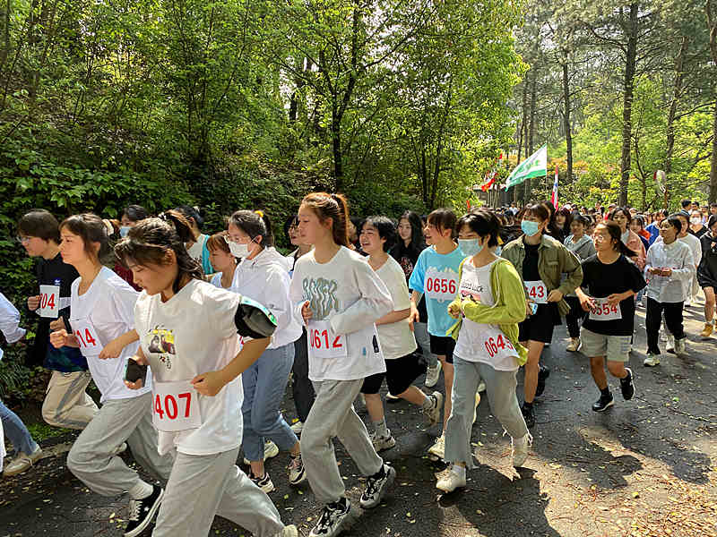 2021.4.8 我院师生积极参与环山绿道长跑活动6.jpg