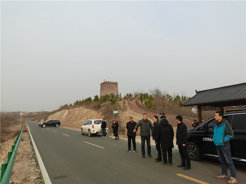 1675771953460975.jpg 曾都区北郊街道办事处党工委书记陈林介绍规划建设成果.jpg
