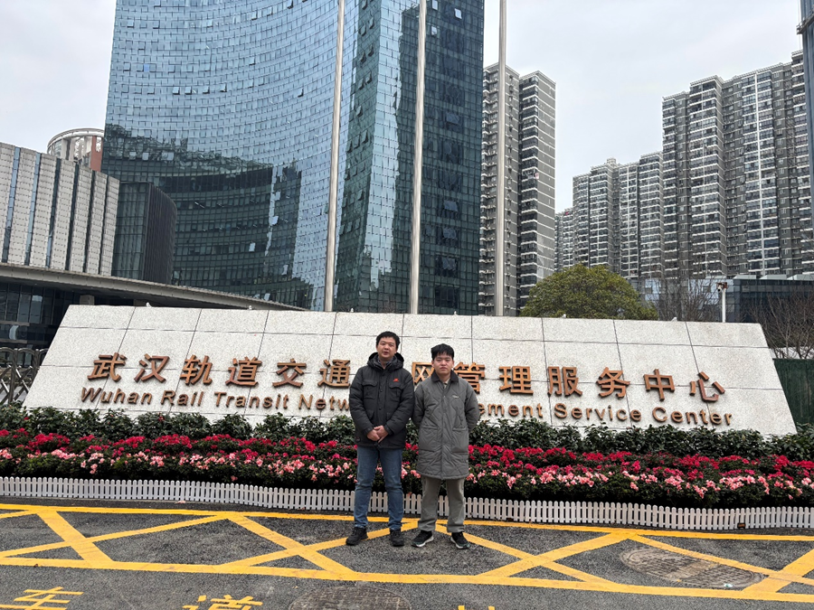 送关怀，探望实习学生  求发展，调研合作企业 (4).png