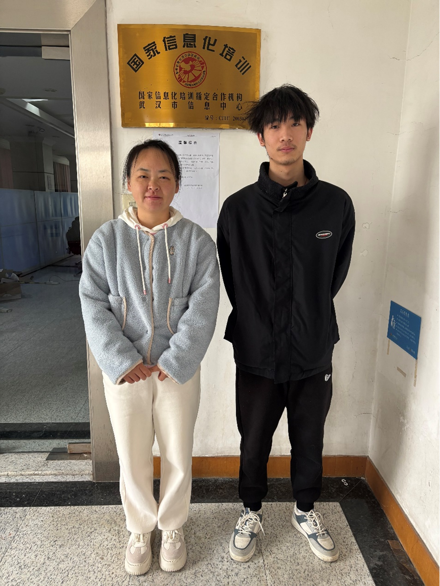 送关怀，探望实习学生  求发展，调研合作企业 (6).png