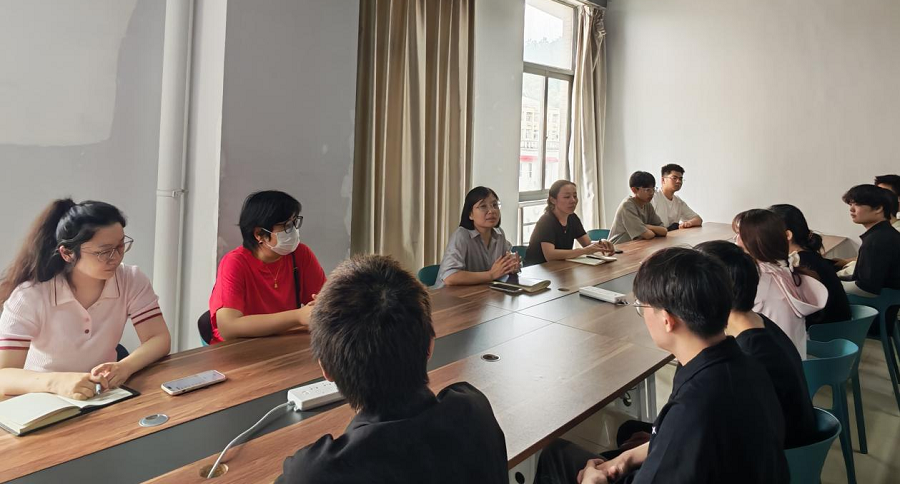 人工智能学院召开2026届毕业生座谈会3 - 副本.png