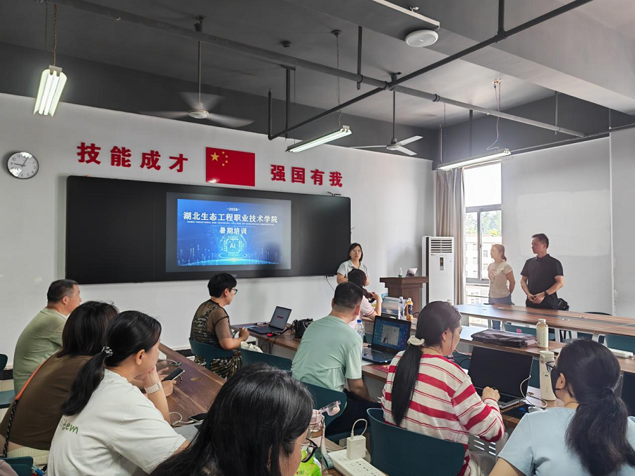 1783991989299396.png 暑期培训1 - 副本.png