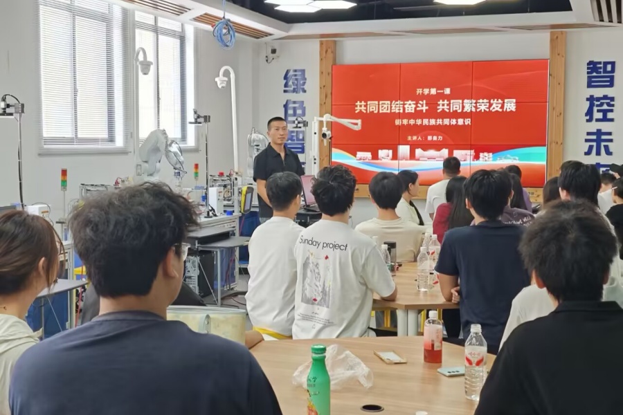 邵_副本.jpg