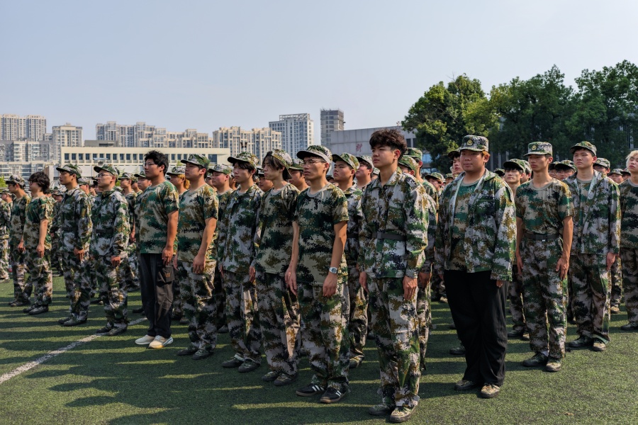 男生方队_副本.jpg